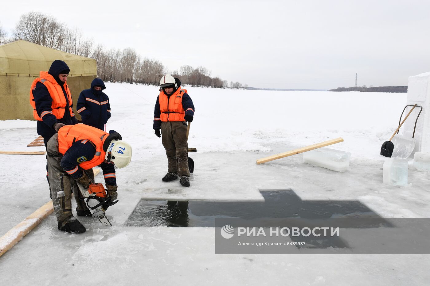 Подготовка крещенских купелей в регионах России