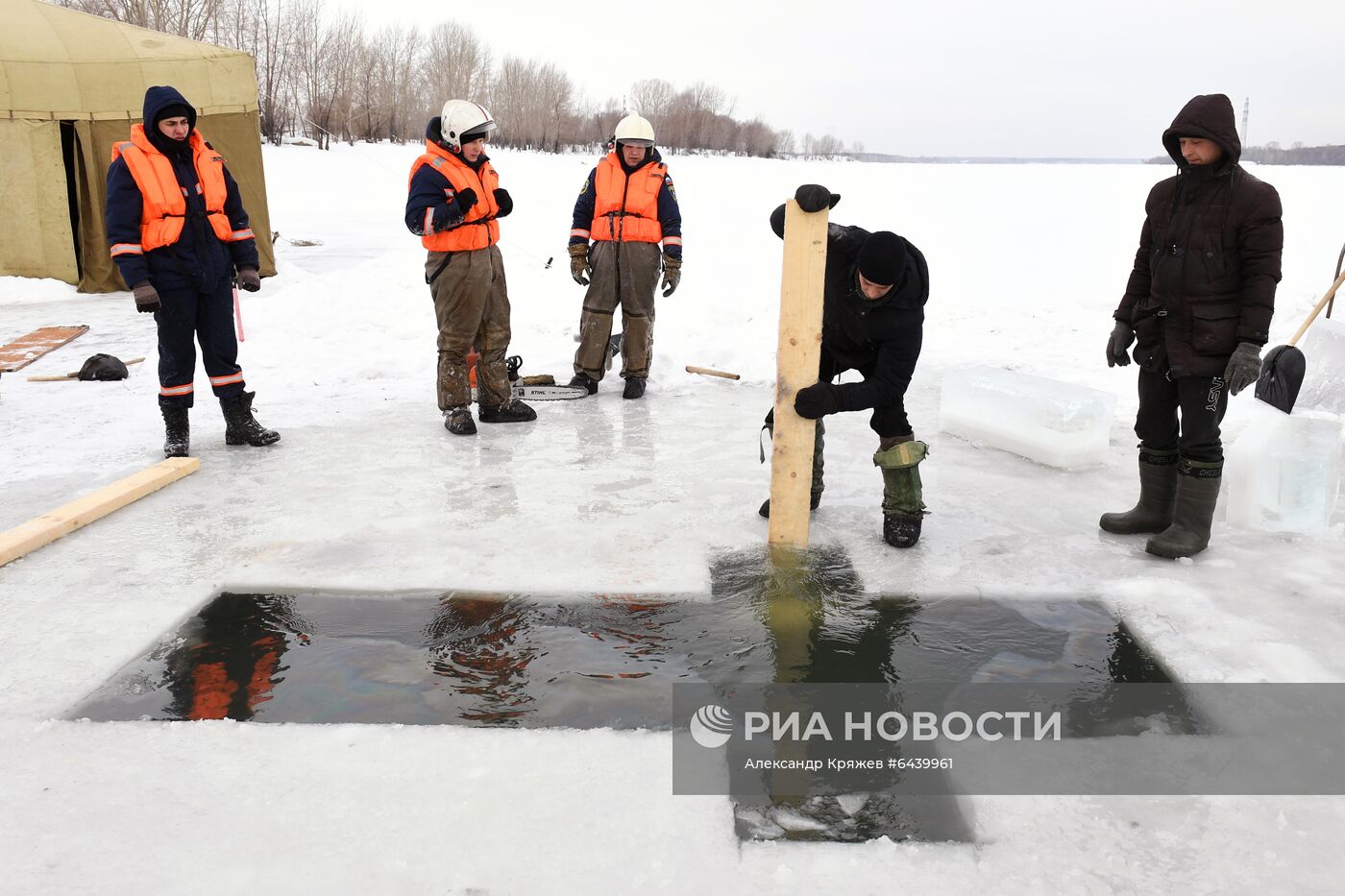 Подготовка крещенских купелей в регионах России