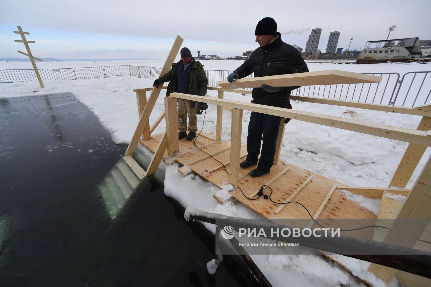 Подготовка крещенских купелей в регионах России