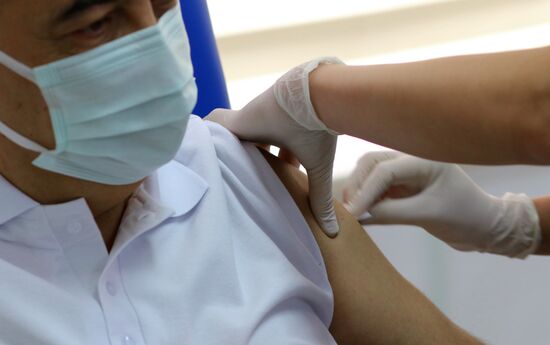 В Азербайджане началась вакцинация от коронавируса
