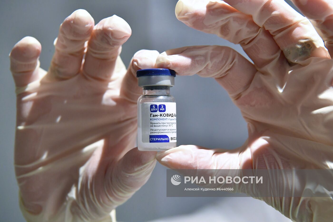 Открытие пункта вакцинации от COVID-19 в ГУМе