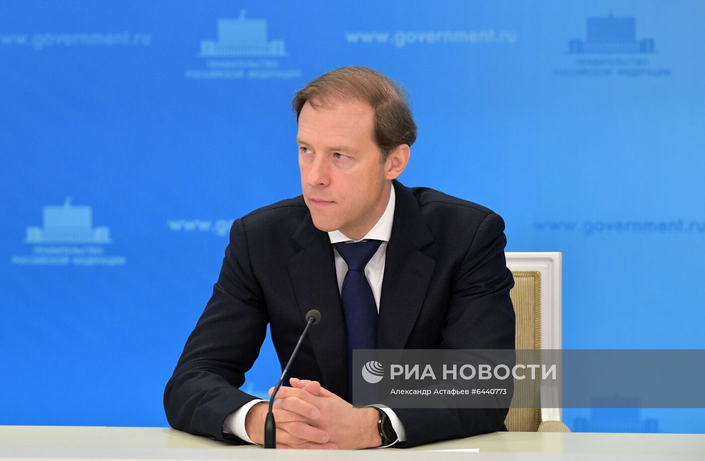 Брифинг министра промышленности и торговли РФ Д. Мантурова