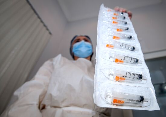 В Азербайджане началась вакцинация от коронавируса