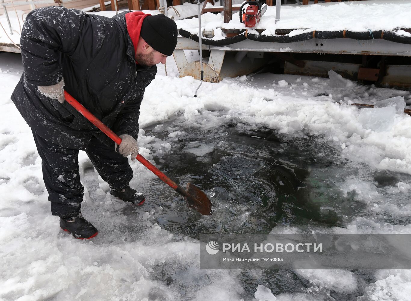 Подготовка крещенских купелей в регионах России