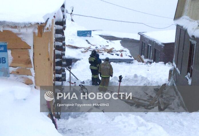 Сход лавины на Домбае