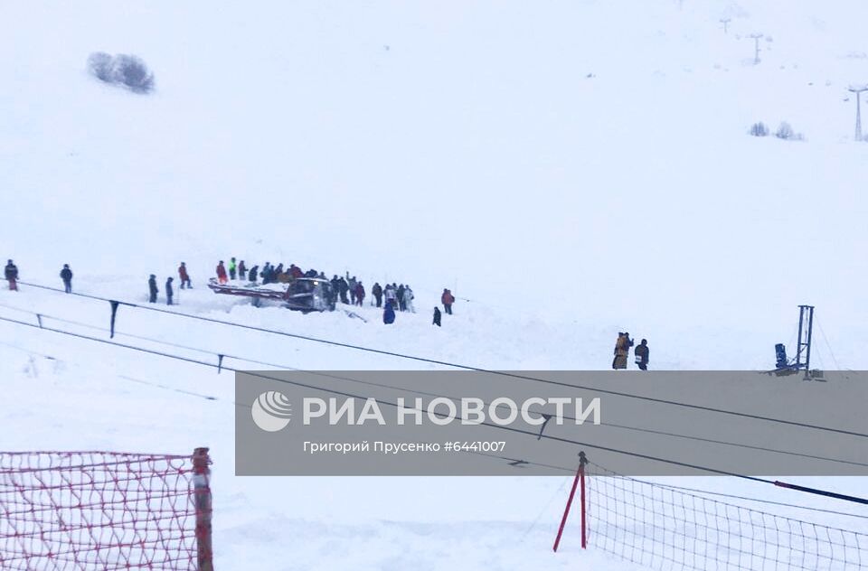 Сход лавины на Домбае