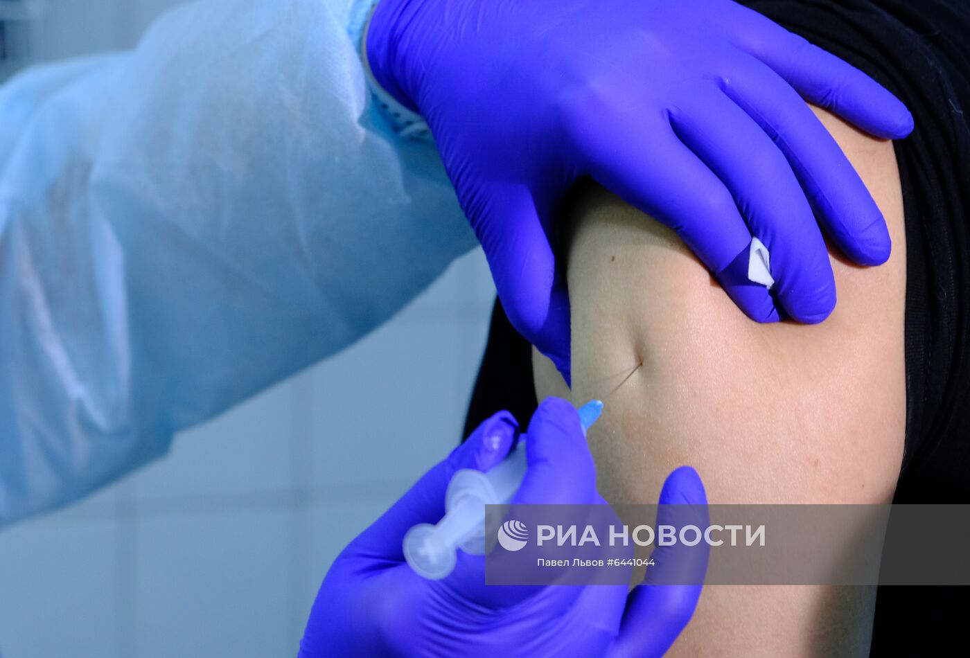 Начало массовой вакцинации от COVID-19 в России