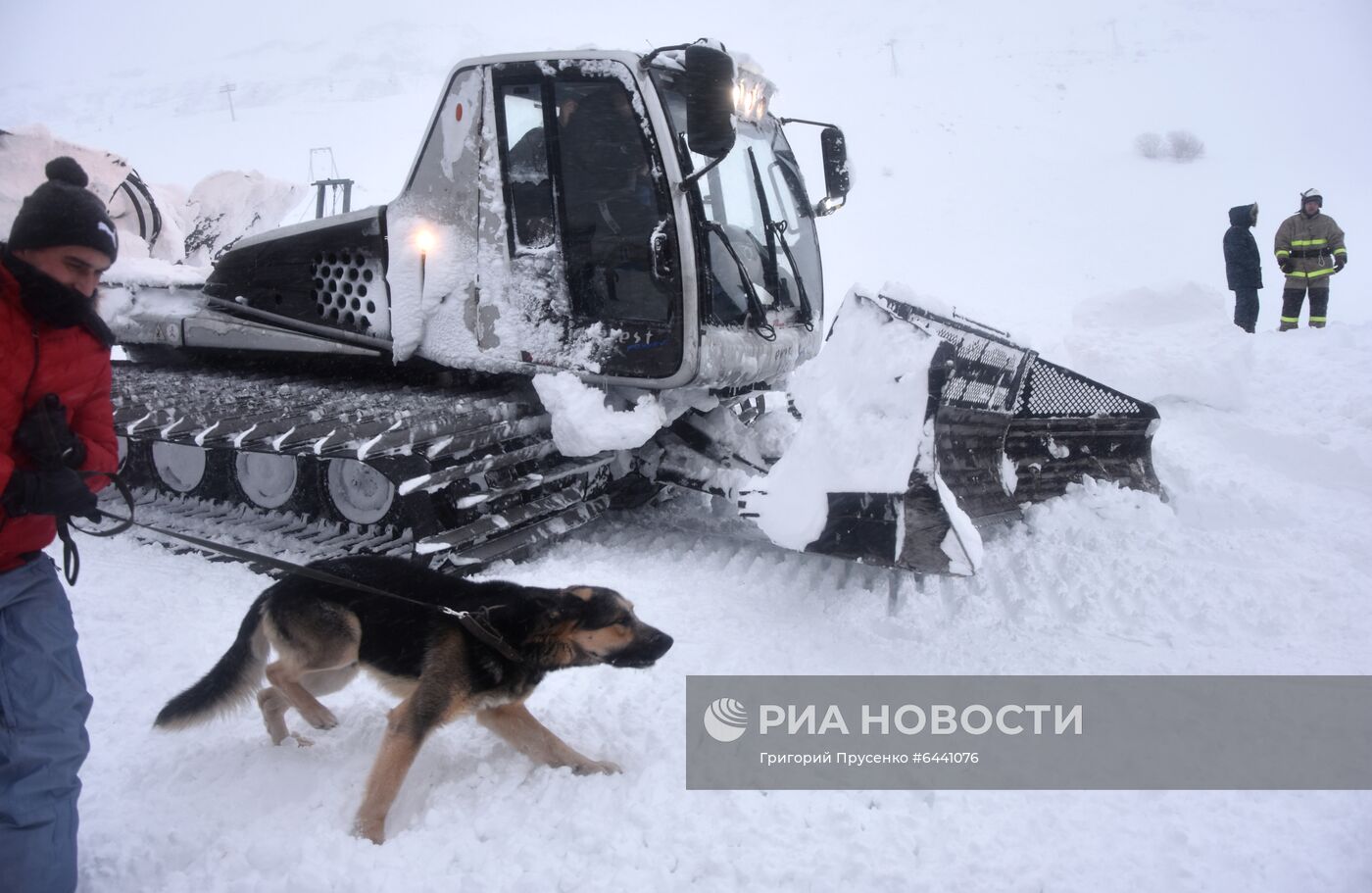 Сход лавины на Домбае