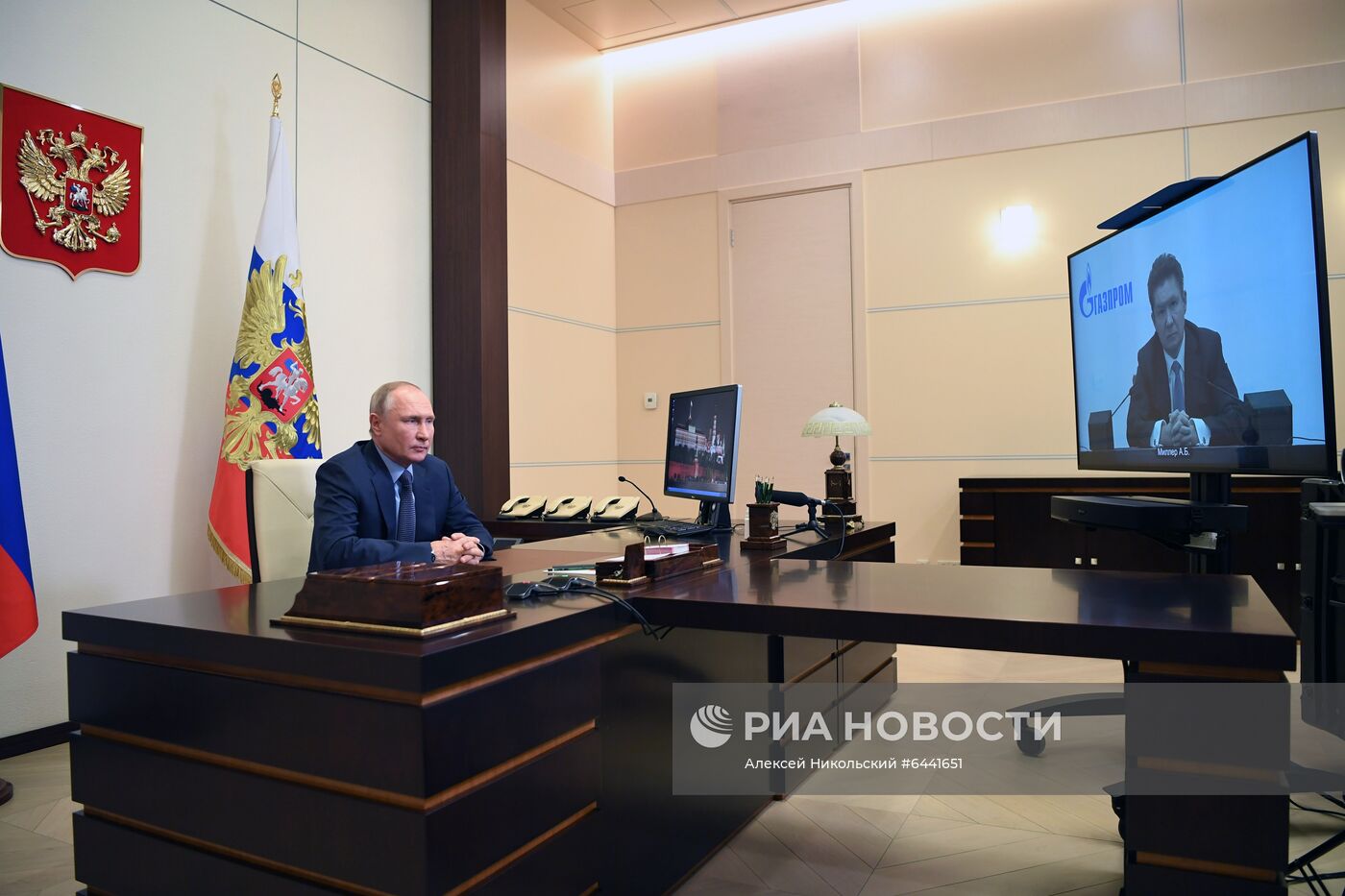 Президент РФ В. Путин провел встречу с главой "Газпрома" А. Миллером