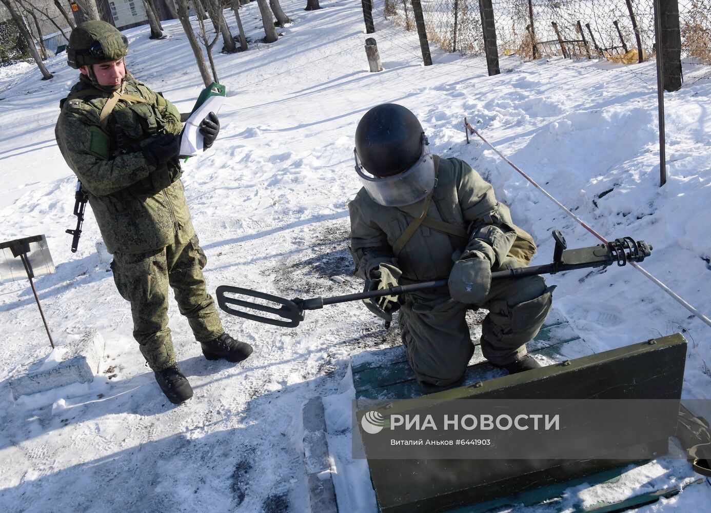 Тактико-специальные занятия инженерно-саперного полка ВВО в Приморье