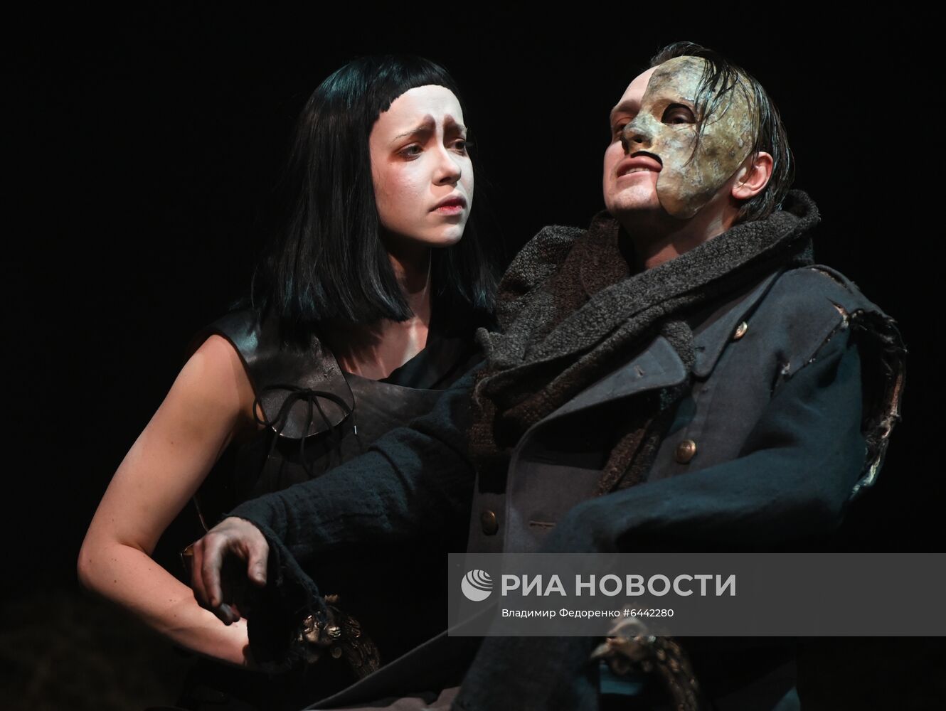 Спектакль "Ромул Великий" в Театре им. Вахтангова
