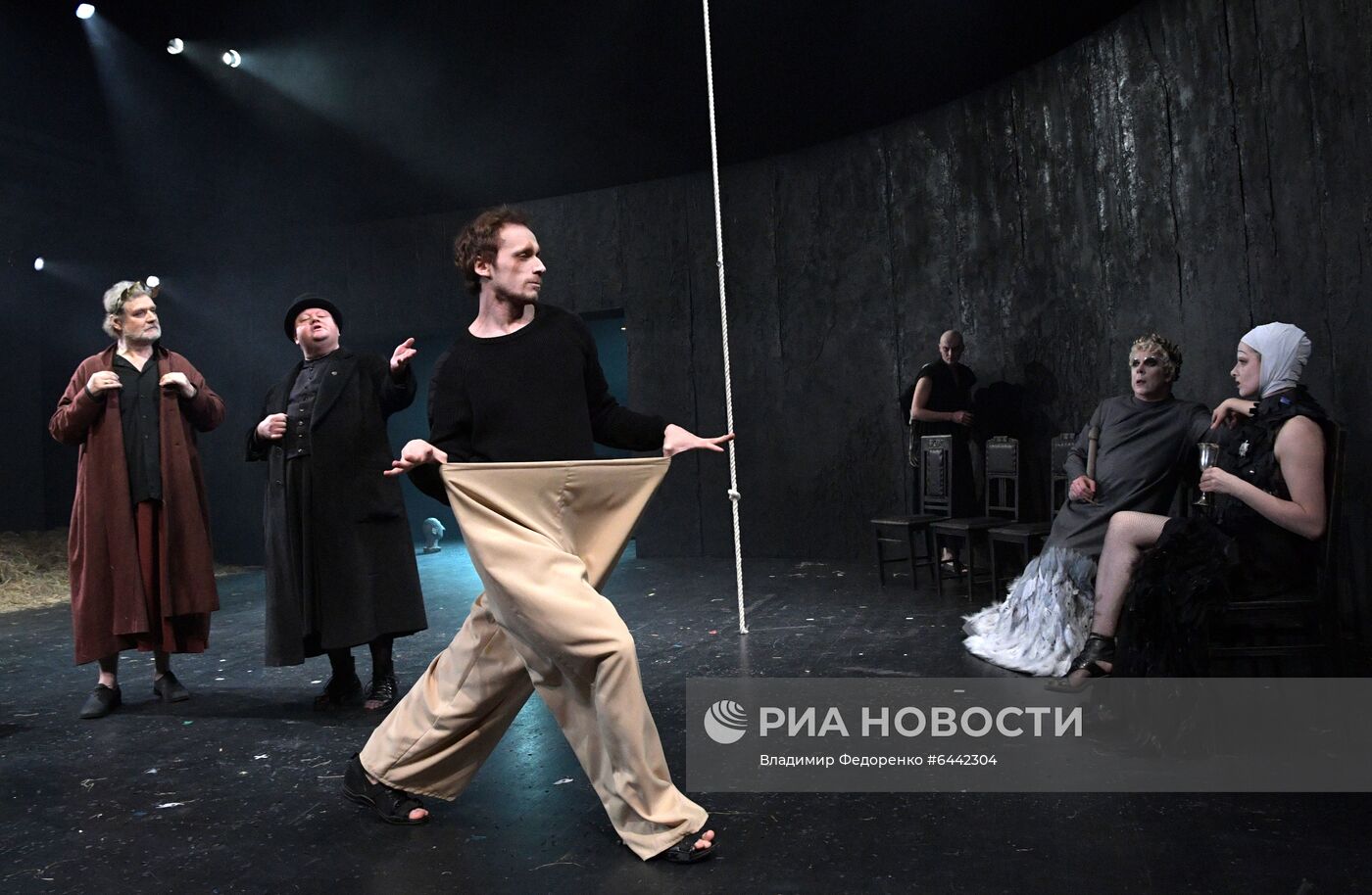 Спектакль "Ромул Великий" в Театре им. Вахтангова