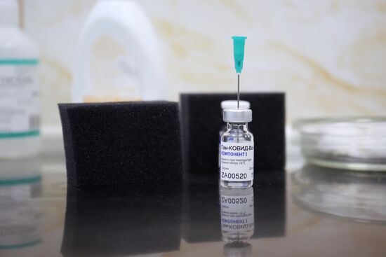 Массовая вакцинация от COVID-19 в России