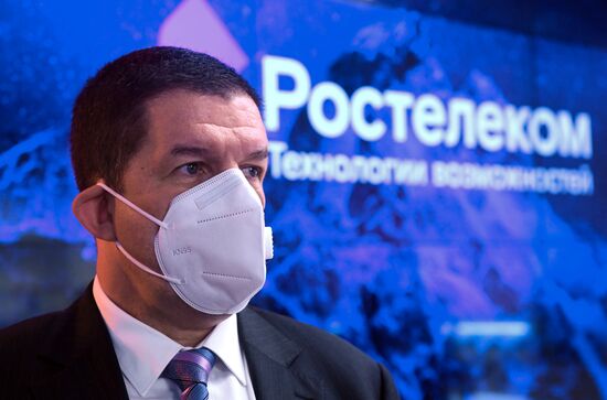 Открытие первого флагманского салона связи "Ростелекома" в Москве