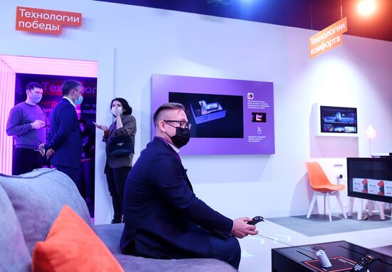 Открытие первого флагманского салона связи "Ростелекома" в Москве