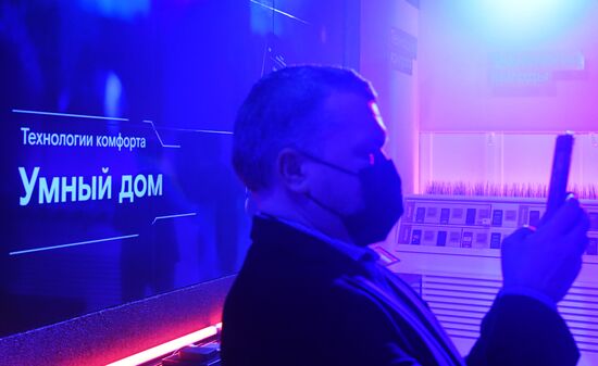 Открытие первого флагманского салона связи "Ростелекома" в Москве