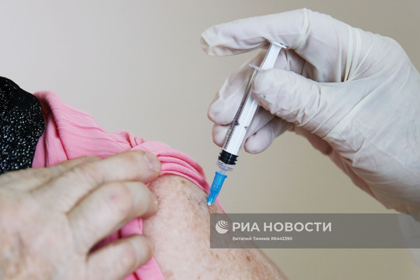 Массовая вакцинация от COVID-19 в России