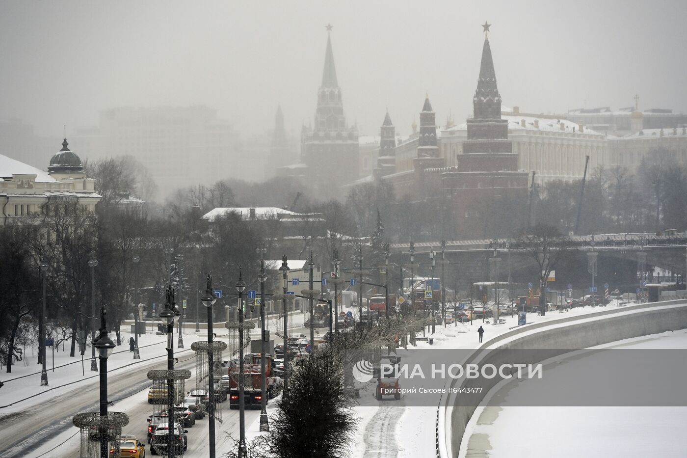 Снег в Москве