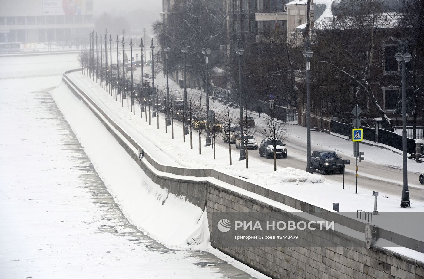 Снег в Москве