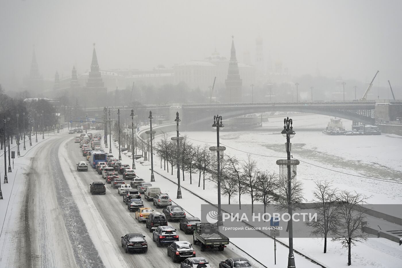 Снег в Москве