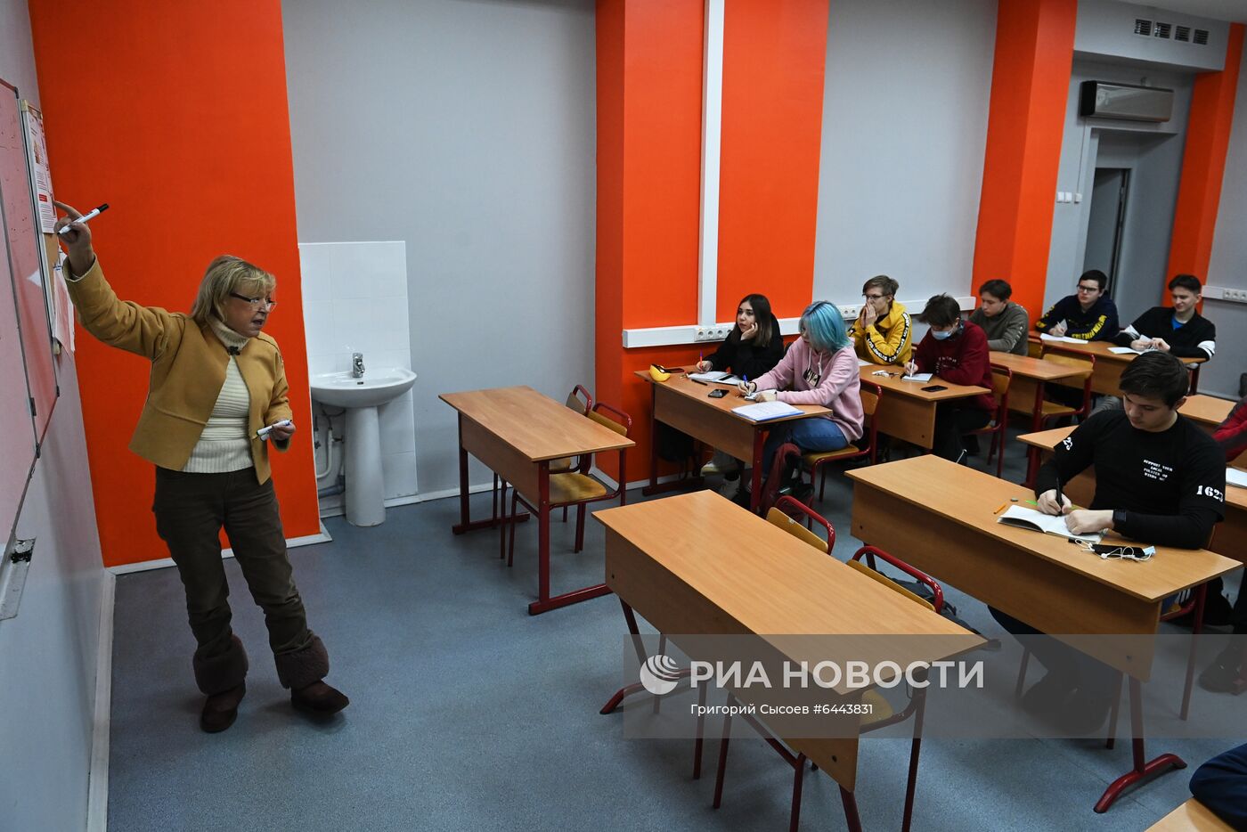 Московские колледжи вернулись к очному обучению с 22 января