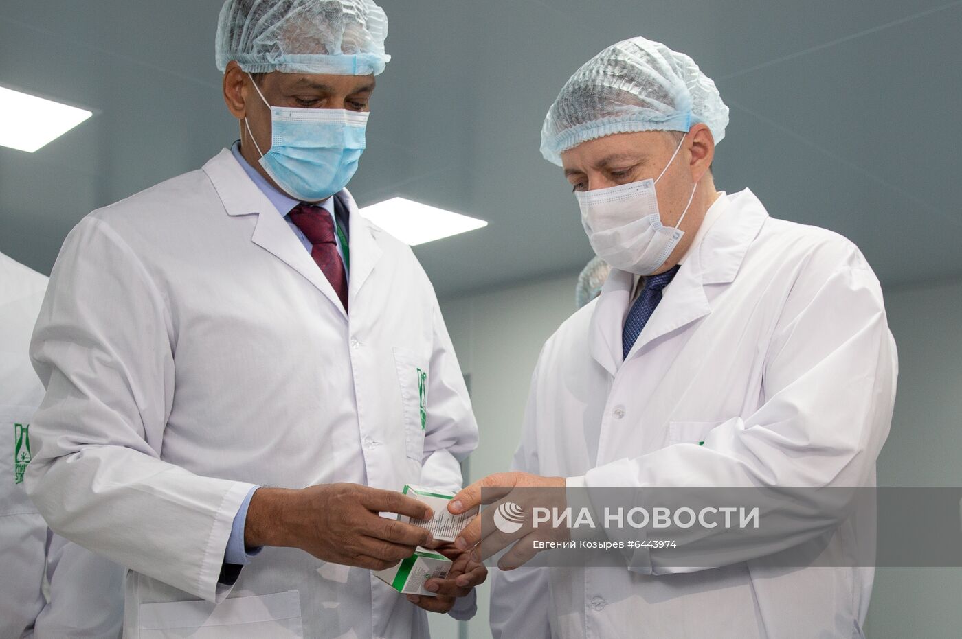 Выпуск препарата для борьбы с COVID-19 на Иркутском заводе "Фармасинтез"