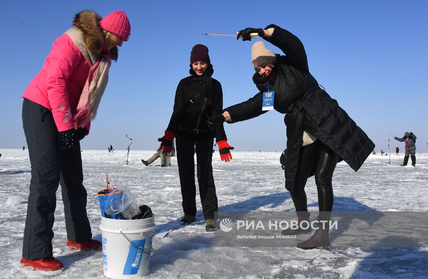 Фестиваль подледного лова рыбы "Народная рыбалка" и гастрономический "Фестиваль корюшки" во Владивостоке