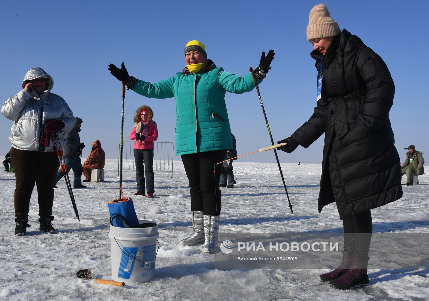 Фестиваль подледного лова рыбы "Народная рыбалка" и гастрономический "Фестиваль корюшки" во Владивостоке