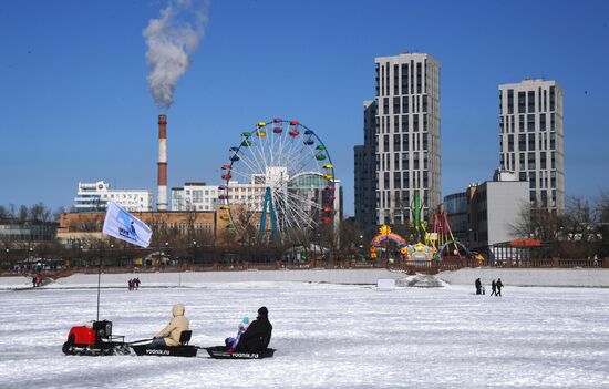 Фестиваль подледного лова рыбы "Народная рыбалка" и гастрономический "Фестиваль корюшки" во Владивостоке