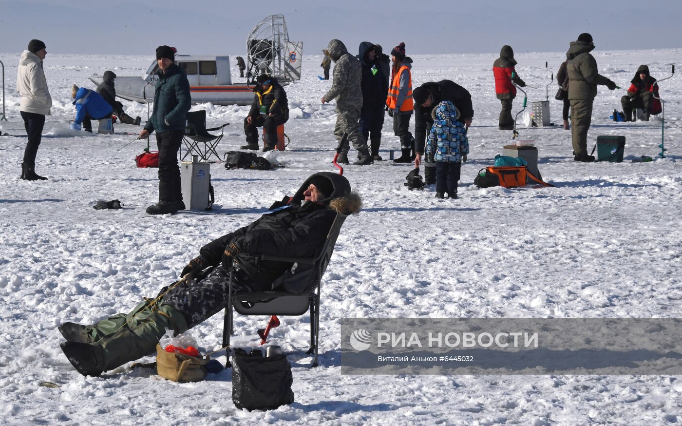 Фестиваль подледного лова рыбы "Народная рыбалка" и гастрономический "Фестиваль корюшки" во Владивостоке