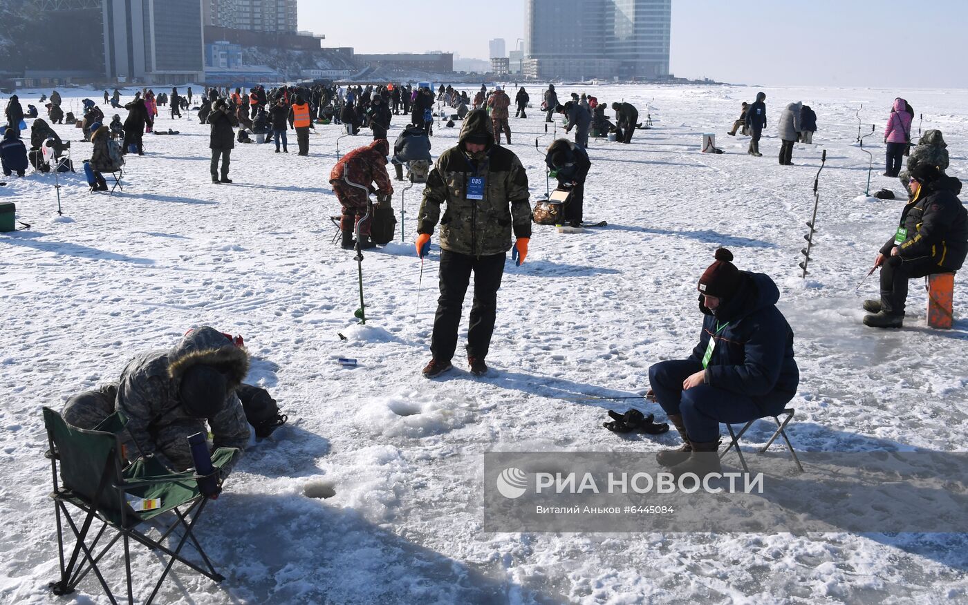 Фестиваль подледного лова рыбы "Народная рыбалка" и гастрономический "Фестиваль корюшки" во Владивостоке