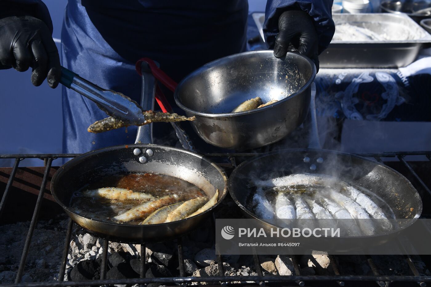 Фестиваль подледного лова рыбы "Народная рыбалка" и гастрономический "Фестиваль корюшки" во Владивостоке