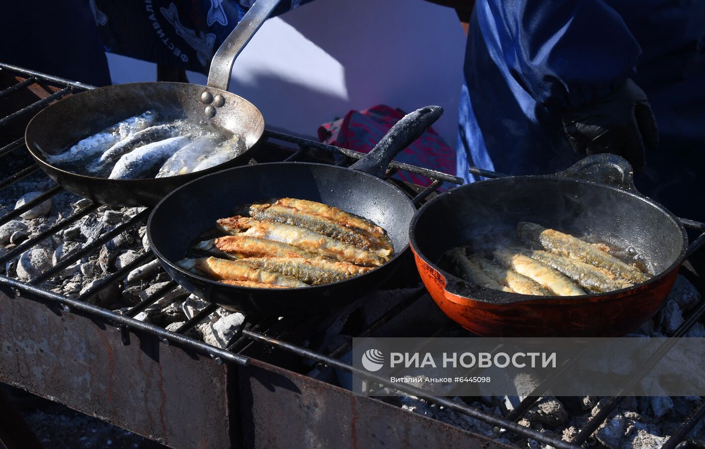 Фестиваль подледного лова рыбы "Народная рыбалка" и гастрономический "Фестиваль корюшки" во Владивостоке