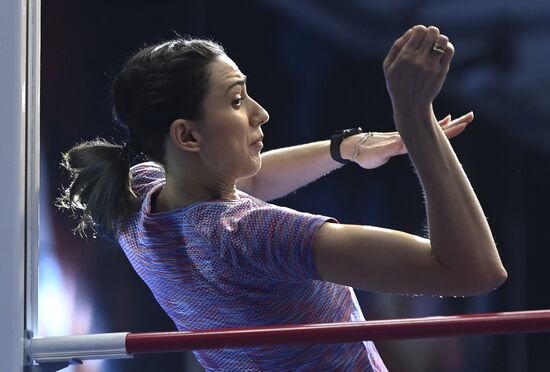 Соревнования по прыжкам в высоту "Битва полов"