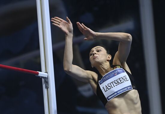 Соревнования по прыжкам в высоту "Битва полов"