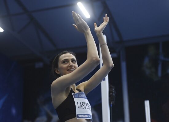 Соревнования по прыжкам в высоту "Битва полов"