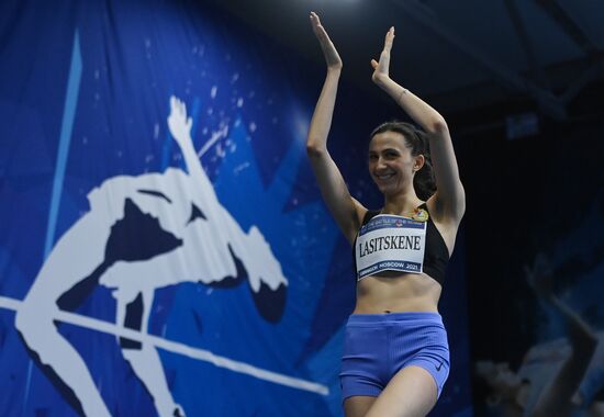 Соревнования по прыжкам в высоту "Битва полов"