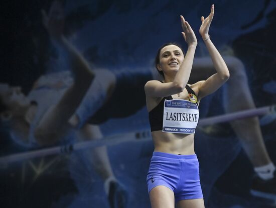 Соревнования по прыжкам в высоту "Битва полов"