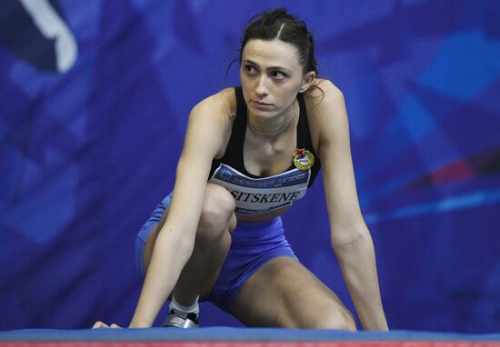 Соревнования по прыжкам в высоту "Битва полов"