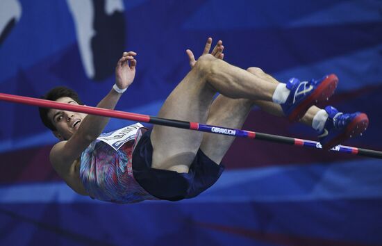 Соревнования по прыжкам в высоту "Битва полов"