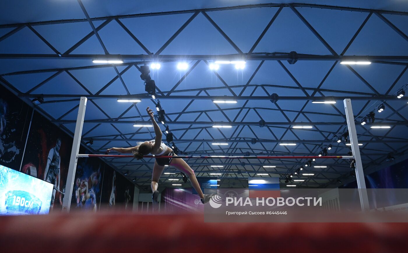 Соревнования по прыжкам в высоту "Битва полов"