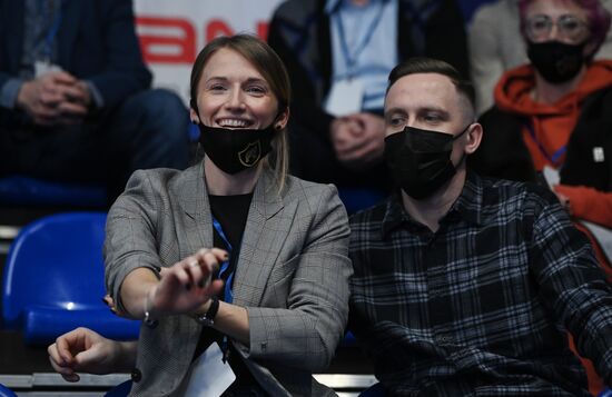 Соревнования по прыжкам в высоту "Битва полов"