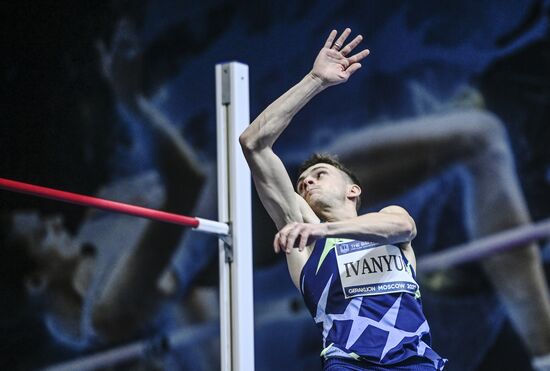 Соревнования по прыжкам в высоту "Битва полов"