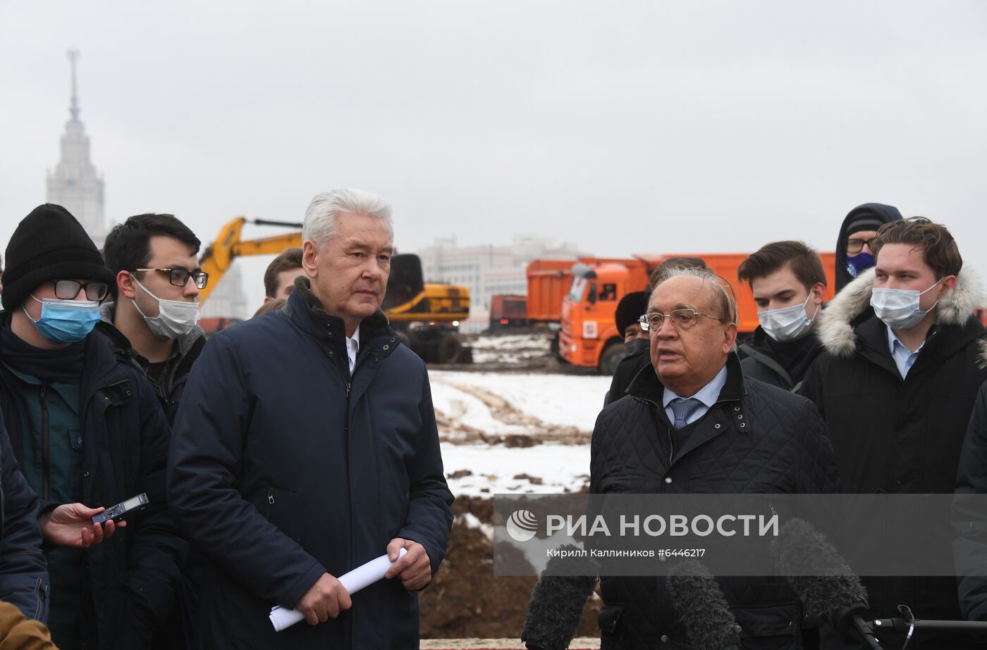 Закладка камня в основание здания научно-технологической долины МГУ