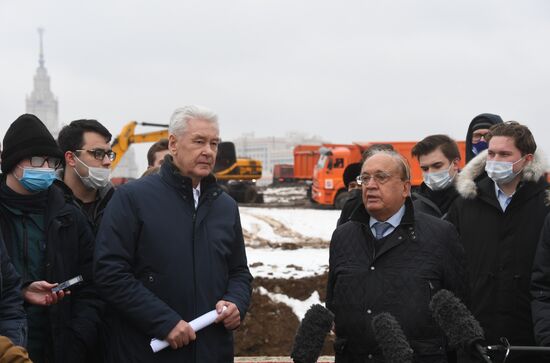 Закладка камня в основание здания научно-технологической долины МГУ 