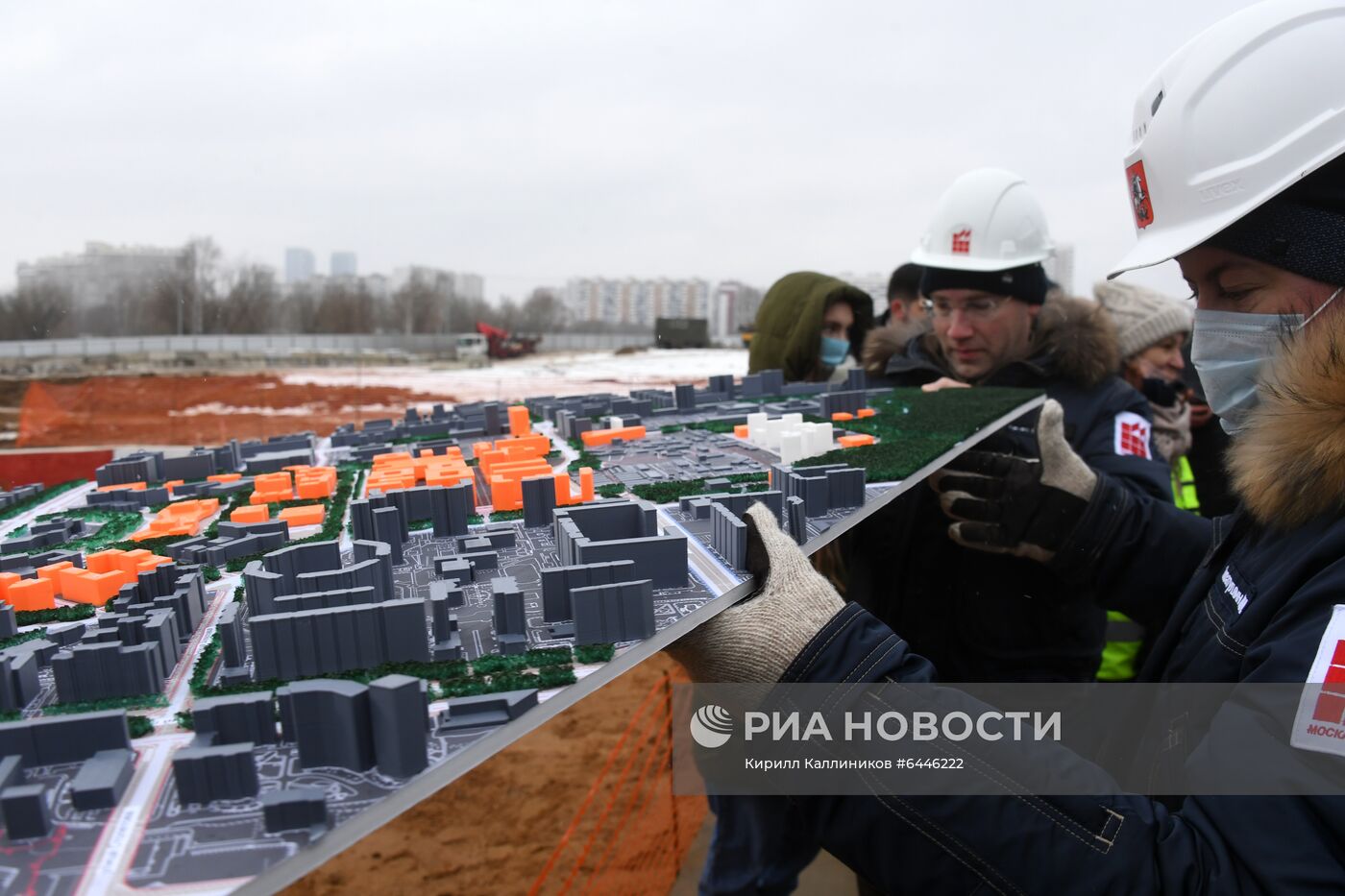 Закладка камня в основание здания научно-технологической долины МГУ
