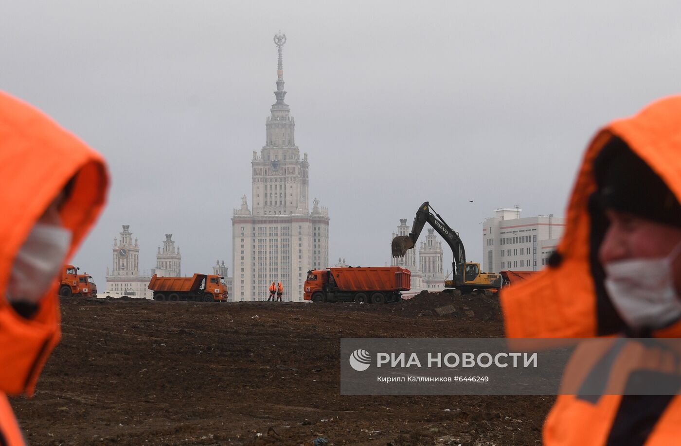 Закладка камня в основание здания научно-технологической долины МГУ 