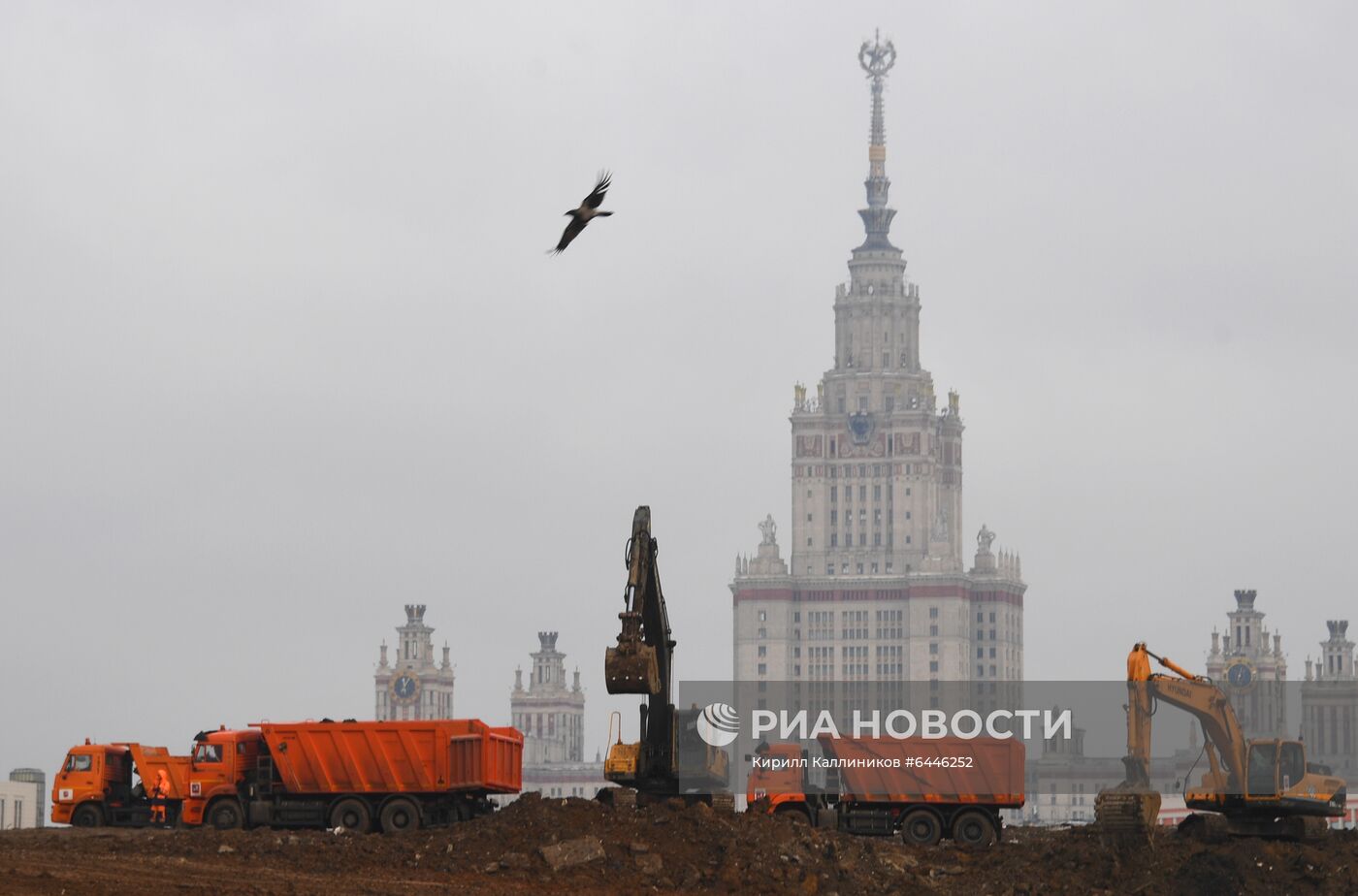 Закладка камня в основание здания научно-технологической долины МГУ 