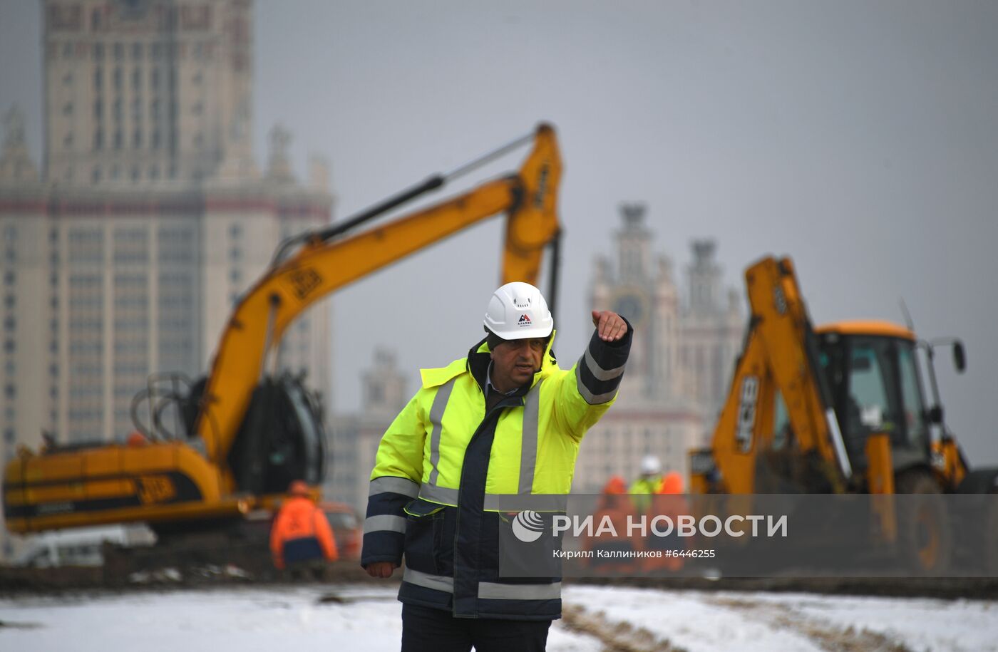 Закладка камня в основание здания научно-технологической долины МГУ 