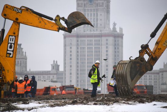 Закладка камня в основание здания научно-технологической долины МГУ 